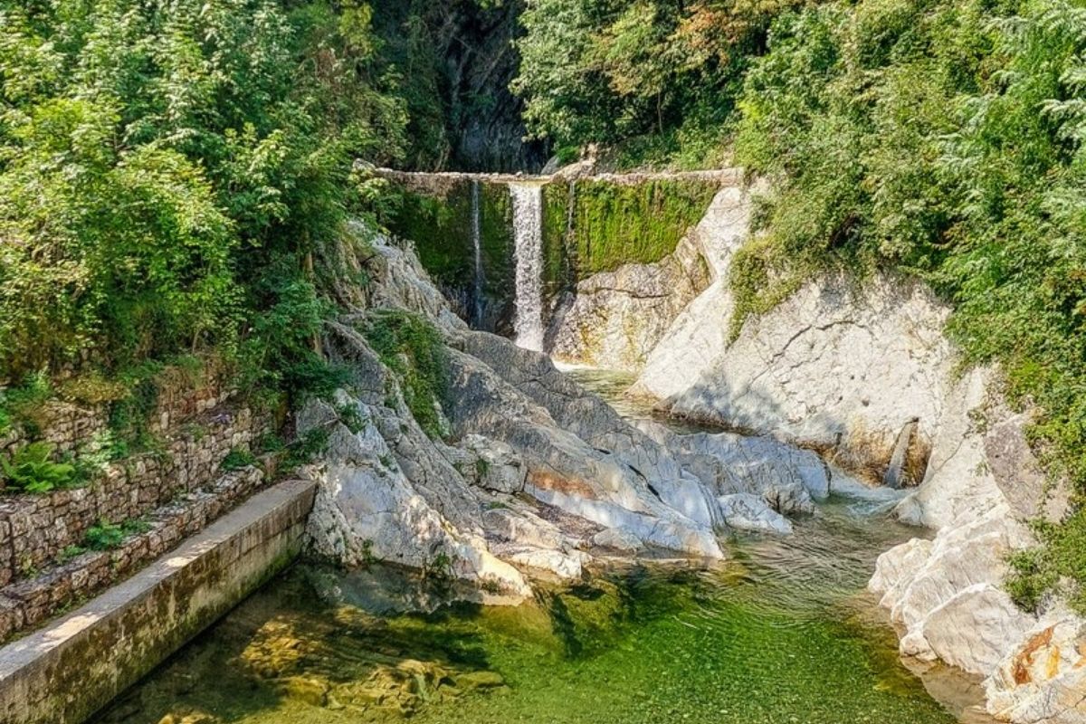 Cascate del Rio Breggia immerse nella natura