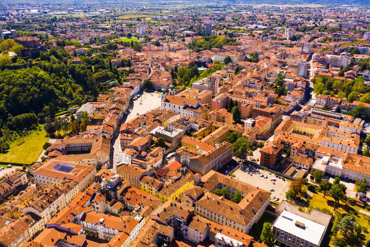 Gorizia vista panoramica, includi il castello medievale e i parchi