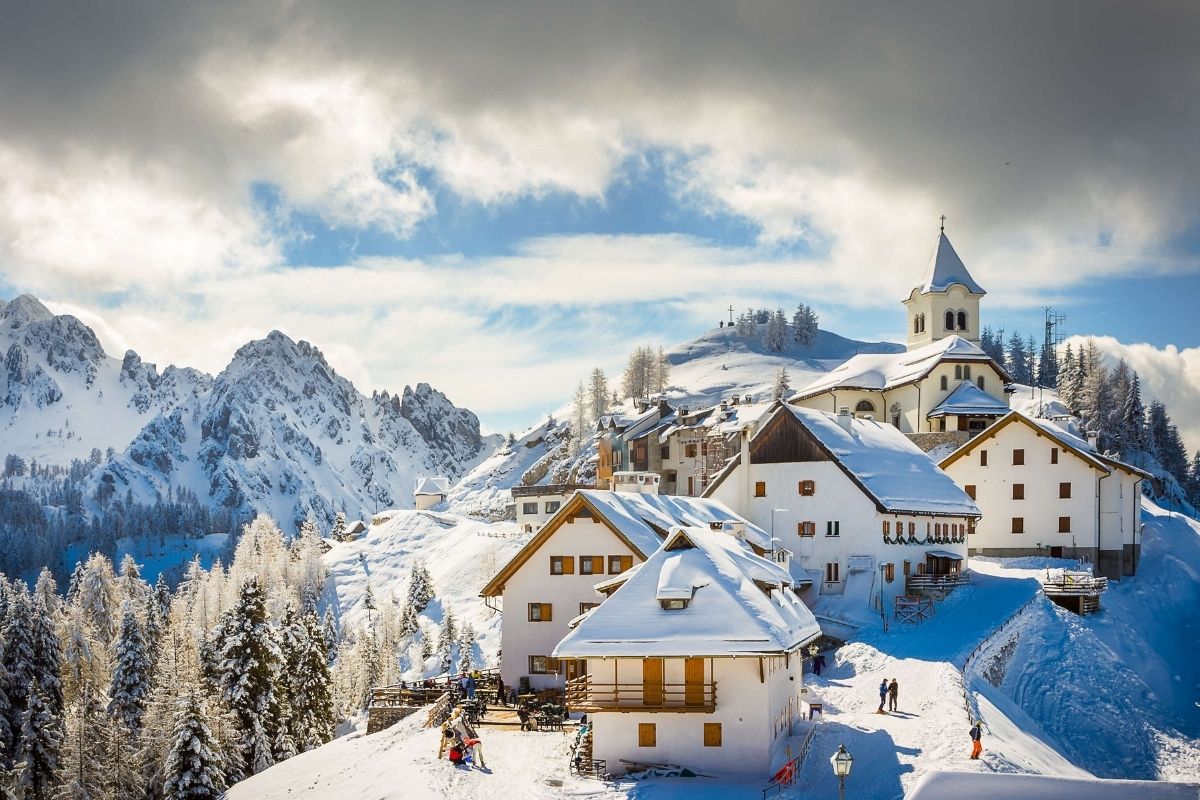 Panorama di Tarvisio con le montagne sullo sfondo