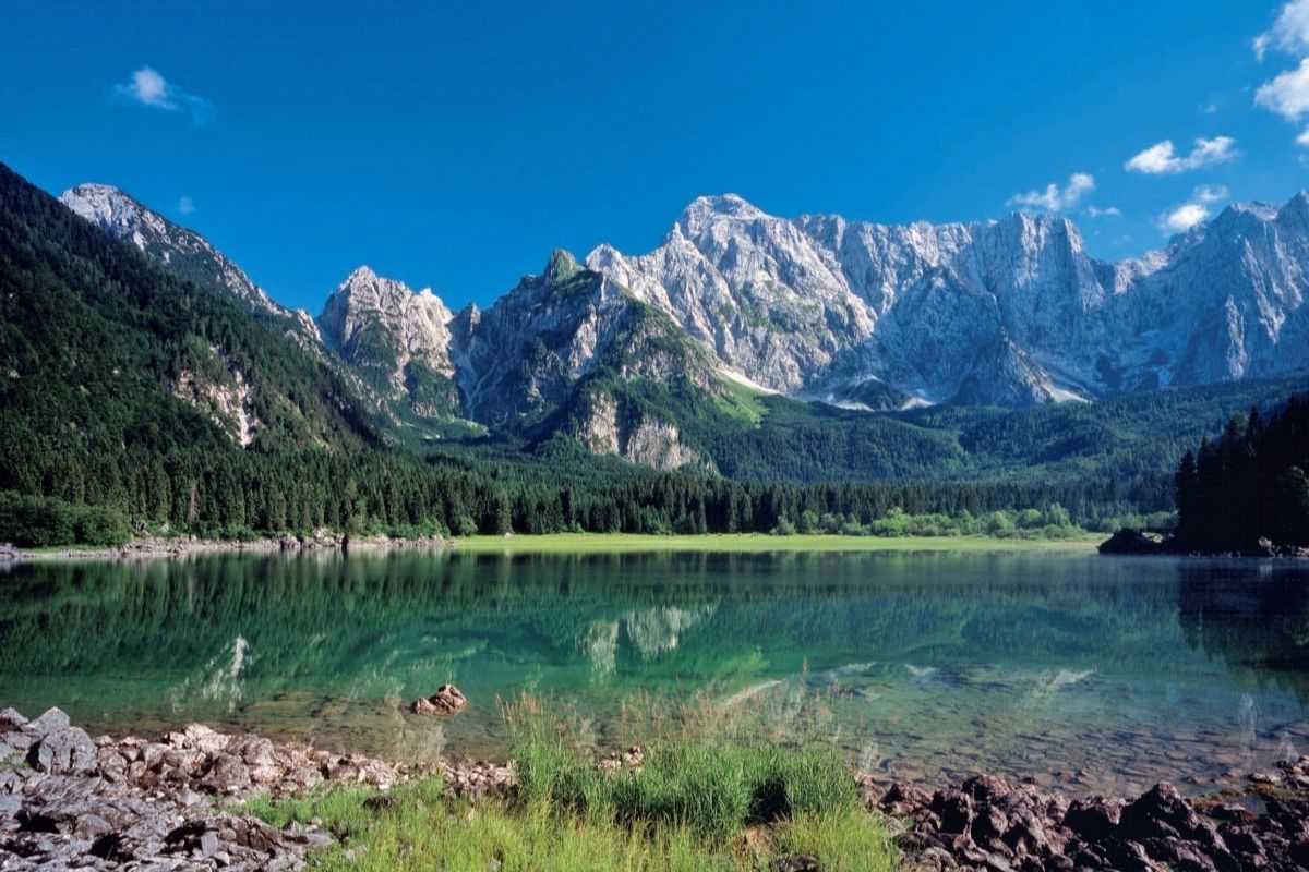 Vista panoramica di Tarvisio e delle montagne circostanti